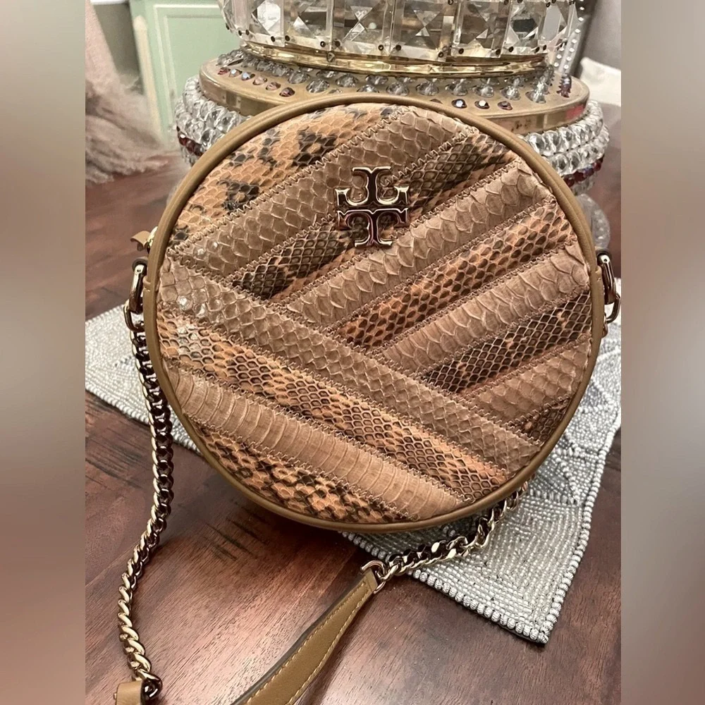 🔥🔥Like New Exclusive Design Authentic Tory Burch Crossbody Bag So Chic $ Unique